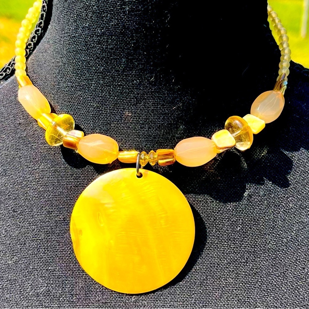 VTG 70s Yellow Shell  Like Statement Necklace Boho Chic Choker Handmade Jewelry